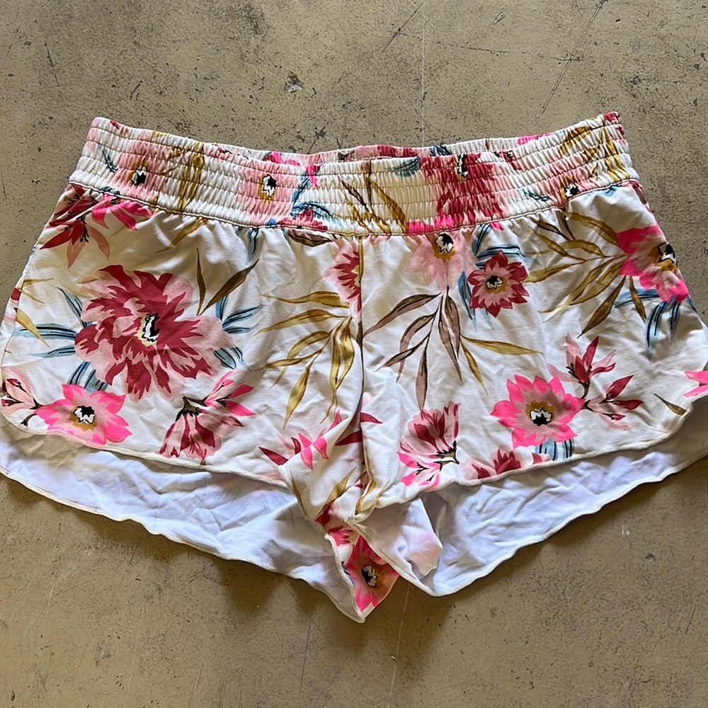 Cute billabong shortie shorts!